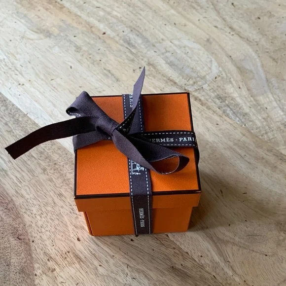 Hermès Orange Gift Box with Ribbon  display picture 2